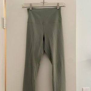 WILLOW GREEN Lululemon Align Leggings 25”